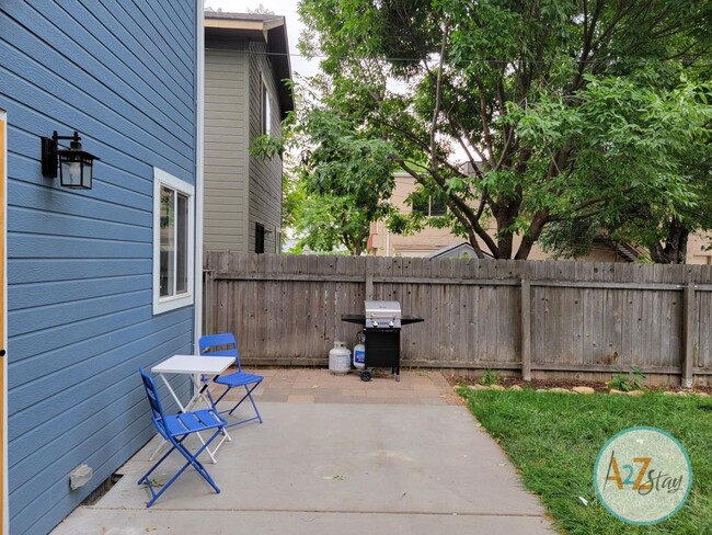 Building Photo - Cozy North End 33rd Street Bungalow!