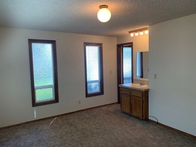 Building Photo - 3Bd/2Ba Single Story Home - Available to View!
