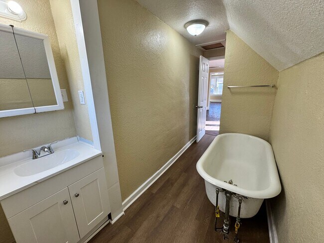 Building Photo - 2807 Chestnut St