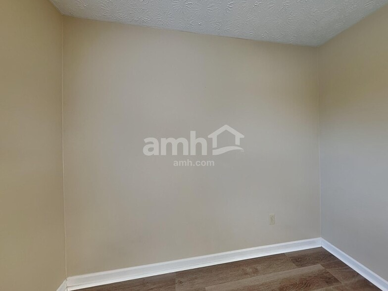 Building Photo - 6727 Wimbledon Dr