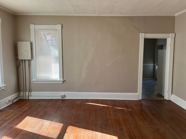 Building Photo - 511 W Franklin St
