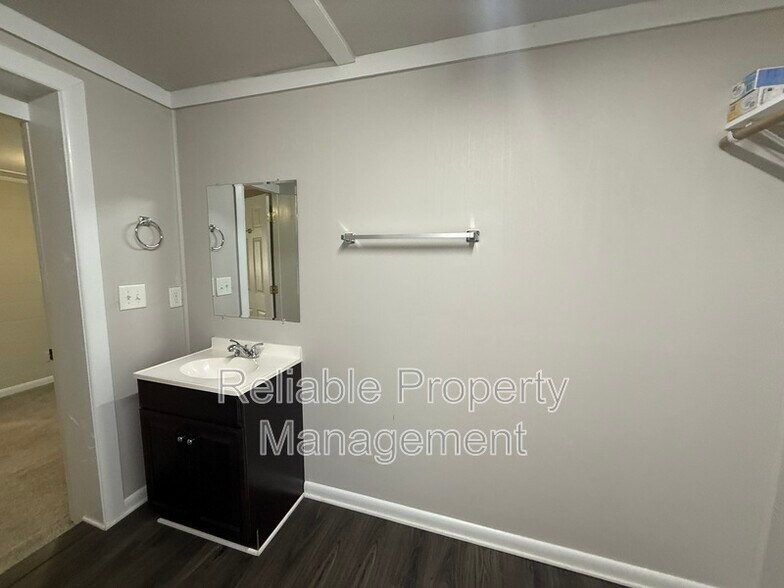 Building Photo - 7018 NC-210