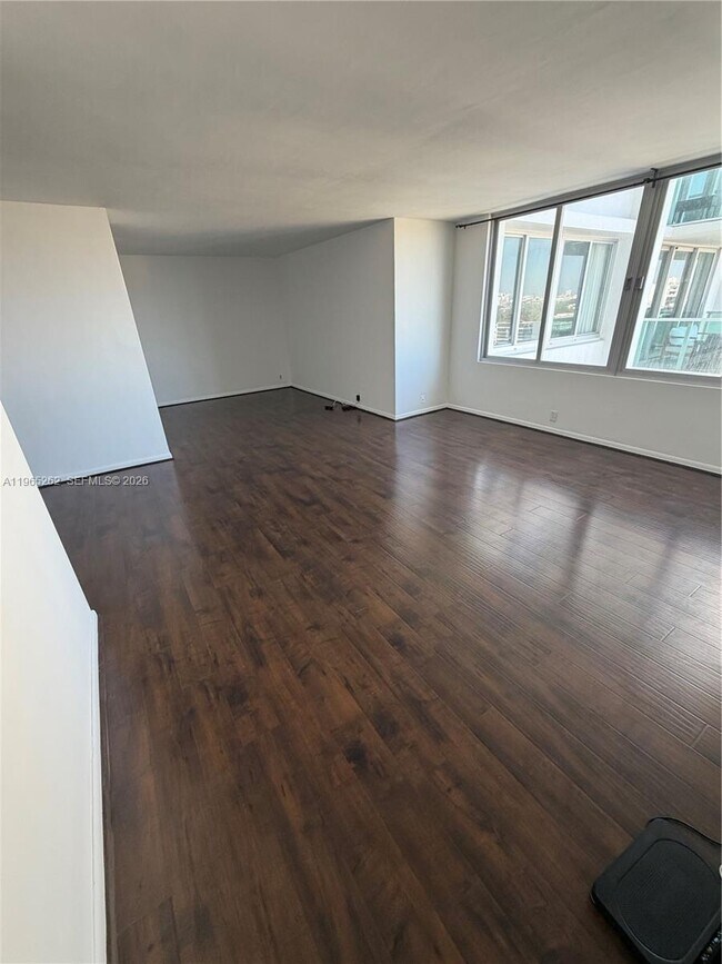 Building Photo - 1000 West Ave