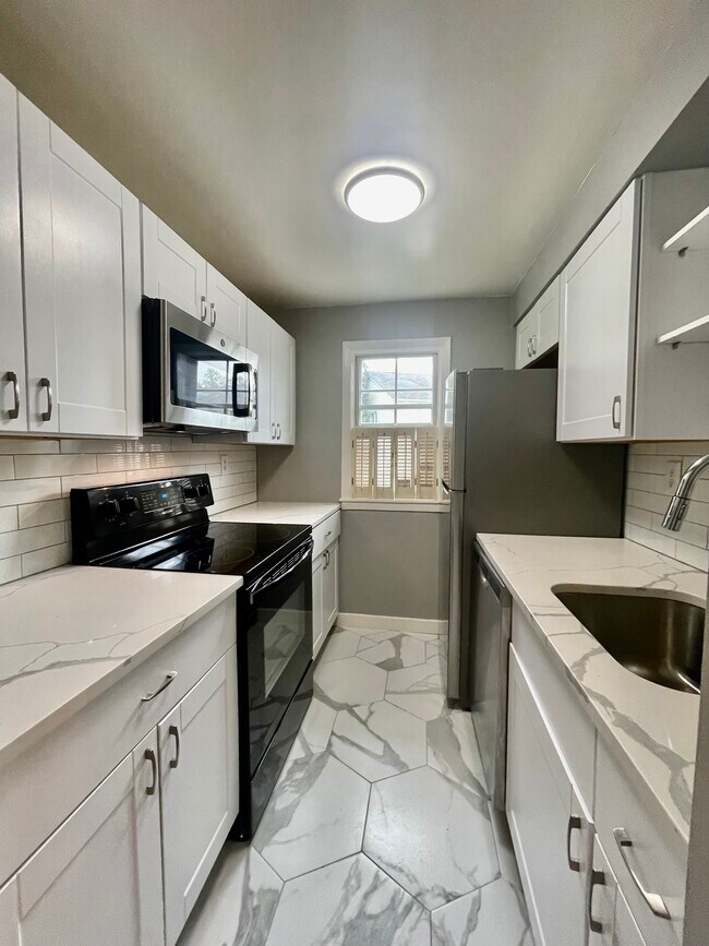 kitchen - 820 S Arlington Mill Dr