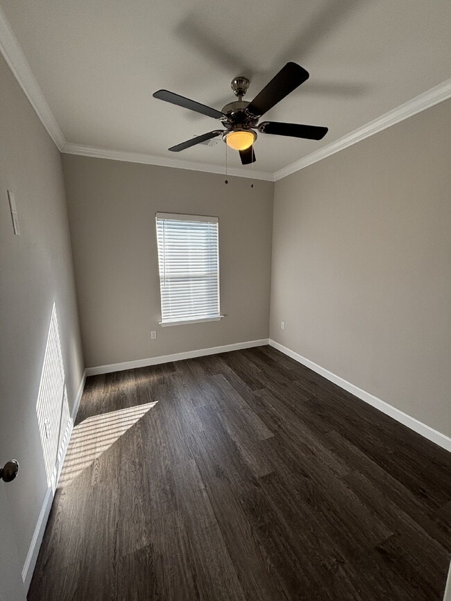 Building Photo - 1824 Stable Ln