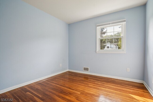 Building Photo - 20 Brookside Pl