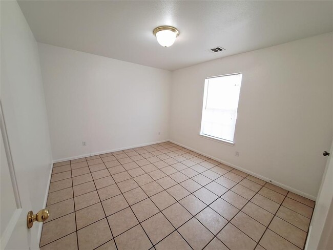 Building Photo - 1408 Perez St