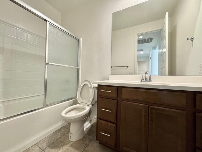 Building Photo - 9006 W Rancho Dr