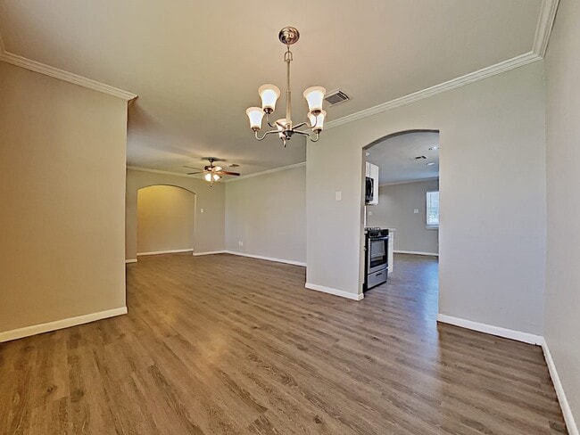 Building Photo - 2705 Coy Dr