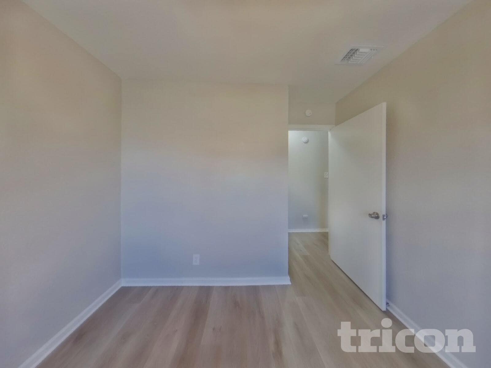 Building Photo - 729 Hallvale Dr