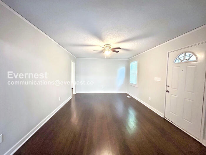 Building Photo - 2004 Bader Ave SW