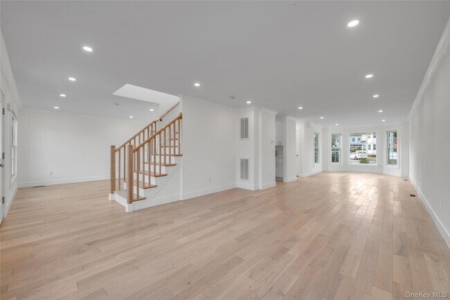 Building Photo - 1 Manhasset Ave