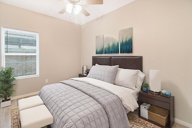 Building Photo - Beautiful and big 3 bedroom 2 full baths in gated community in Weslaco