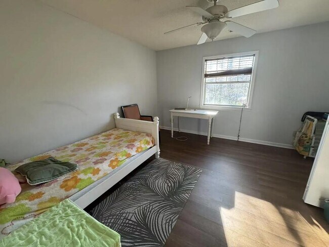 Building Photo - 249 Schultz St