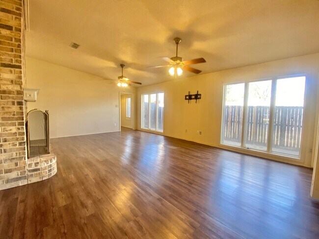 Building Photo - Great 5 bedroom home near LCU now available