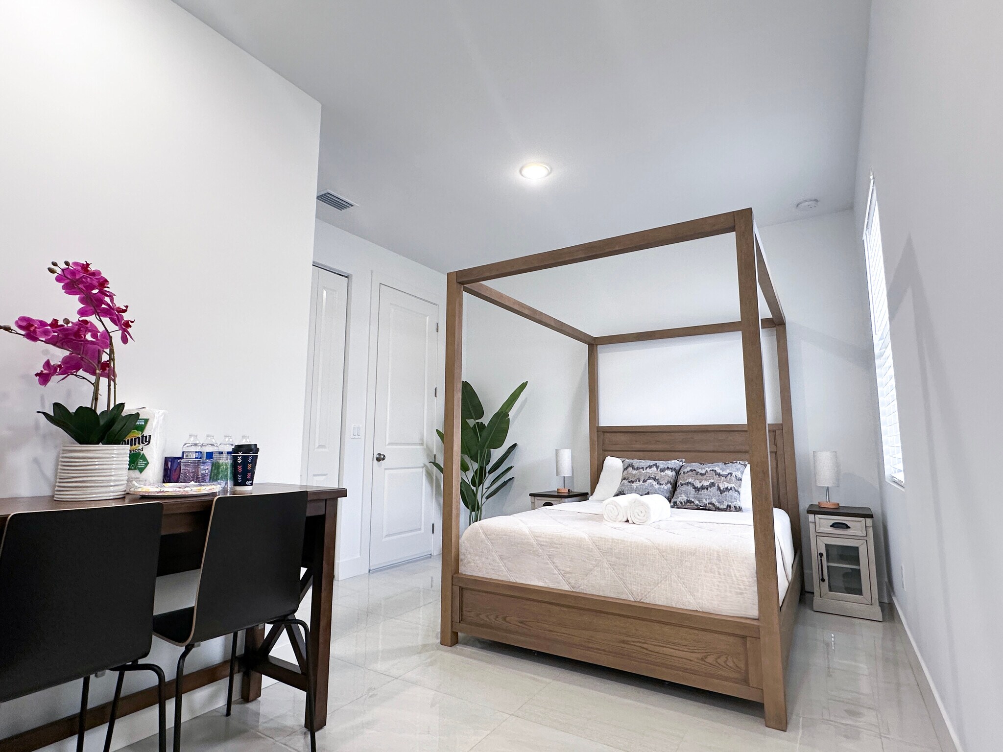 Building Photo - 4730 Marguerita Dr