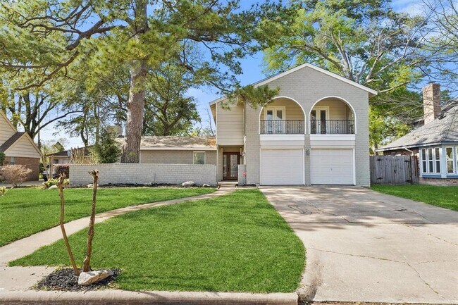 Primary Photo - 12811 Shady Knoll Ln