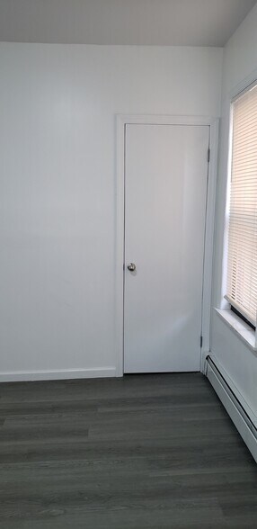 Building Photo - 55 Highlawn Ave
