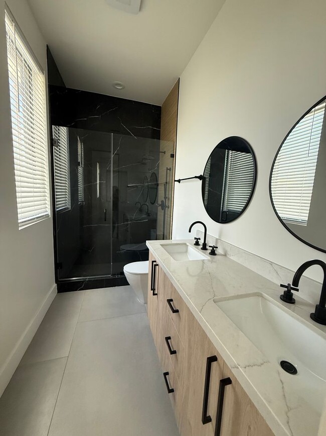 Building Photo - 3 bed, 2 bath ADU with private yard