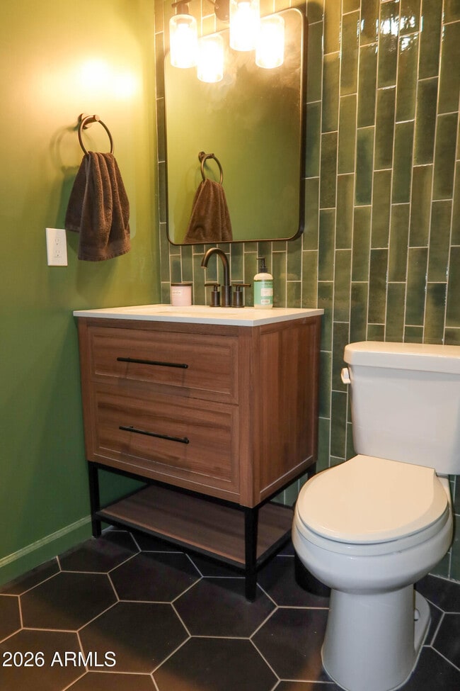 Building Photo - 3113 E Topeka Dr