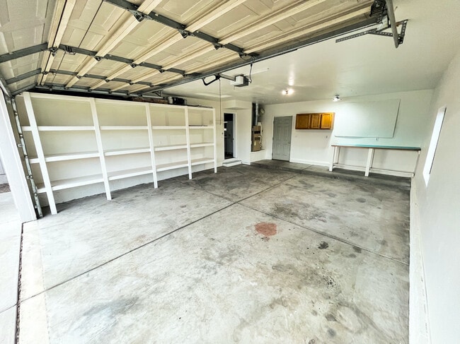 Building Photo - 3100 W Sheila Dr