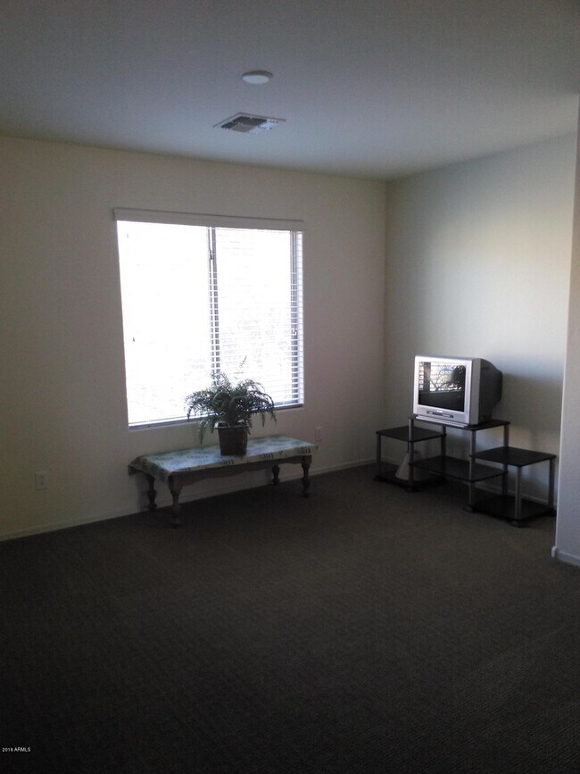 Building Photo - 1212 E Canyon Creek Dr
