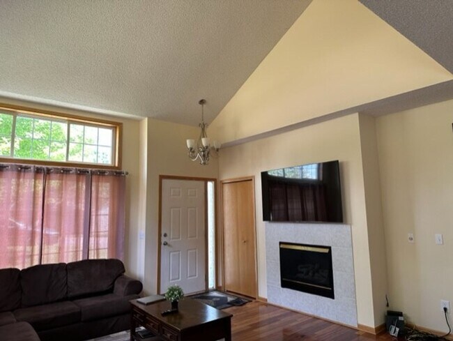 Building Photo - 12957 Echo Ln