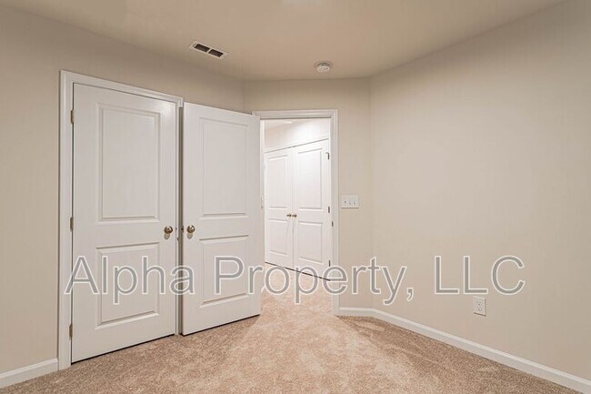 Building Photo - 301 Parkridge Wy