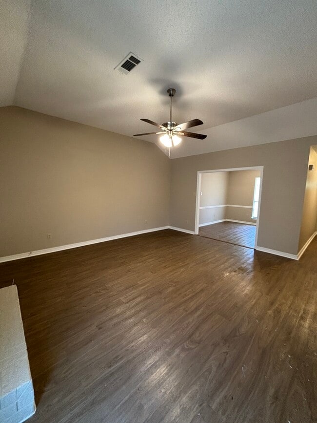 Building Photo - 12 Tripp St