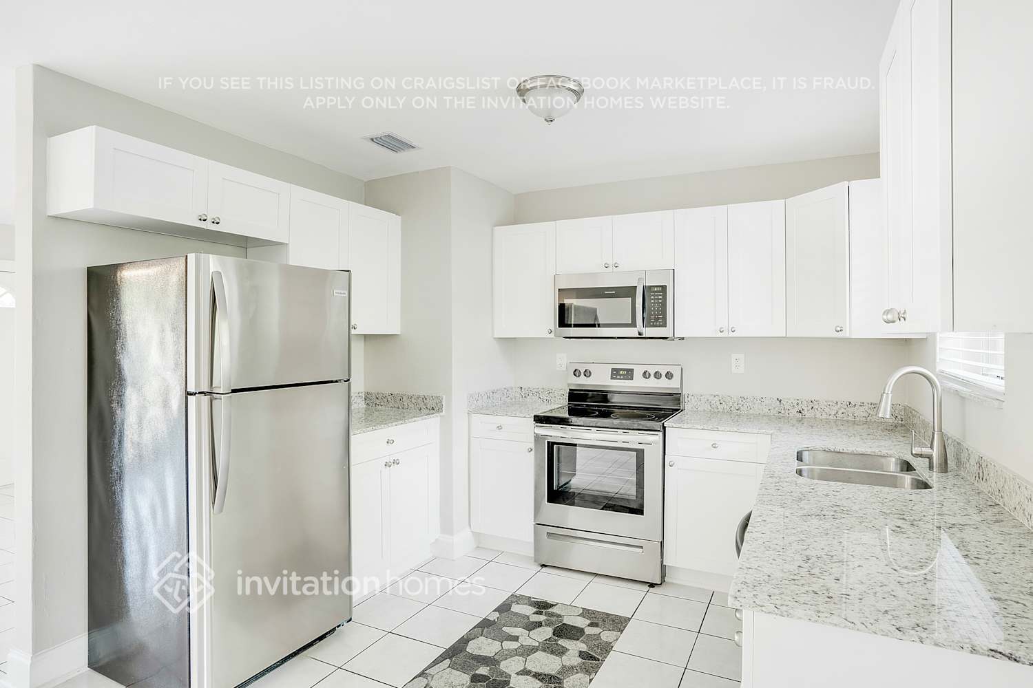 Building Photo - 2440 SW 5th Pl