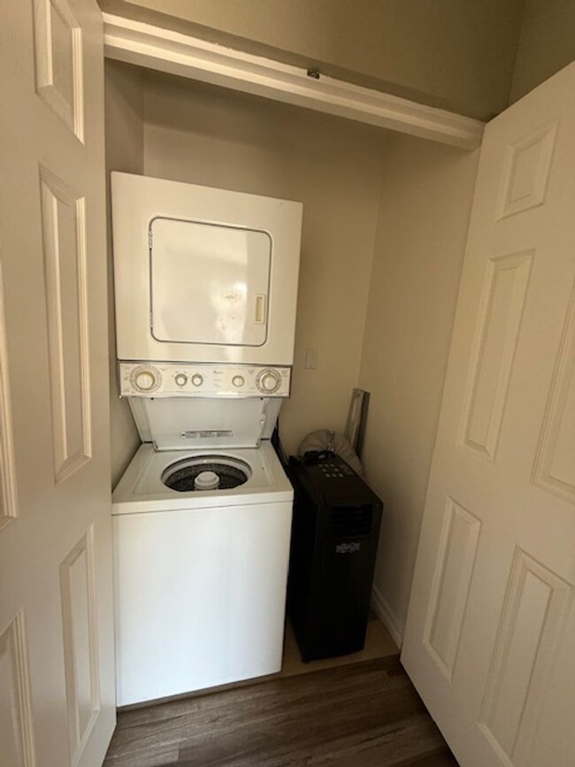Building Photo - Cozy 2 bedroom, 2 bathroom town home in Wo...