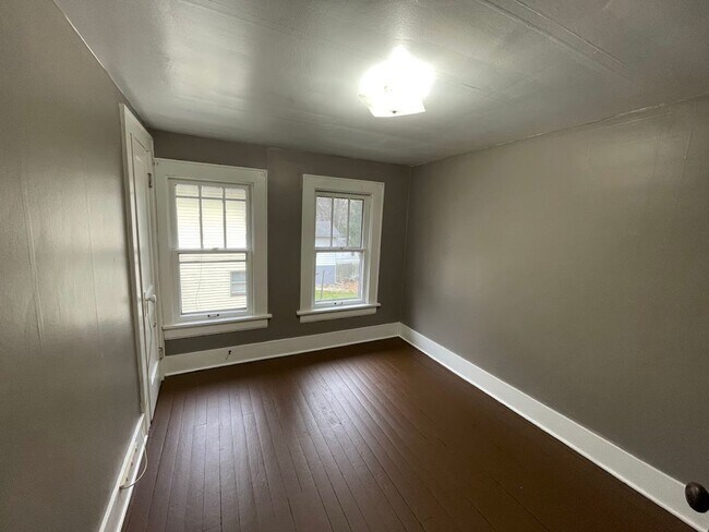 Building Photo - 2549 Elmwood St