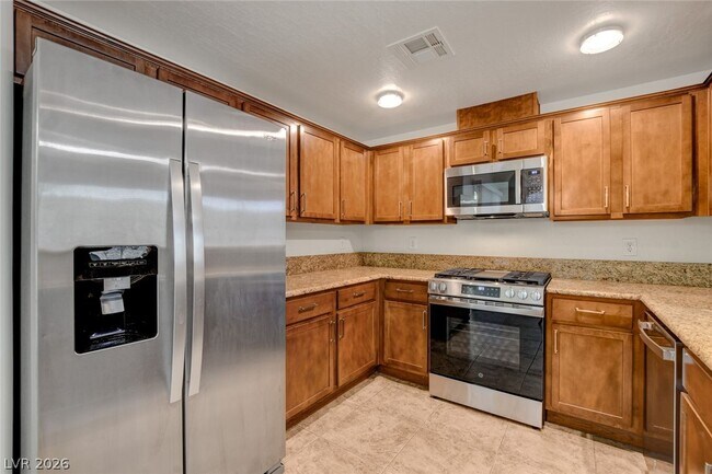 Building Photo - 6868 Sky Pointe Dr