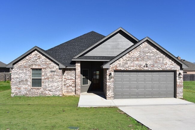 Building Photo - Beautiful 4 Bed, 2 Bath Home in Bridgeport!