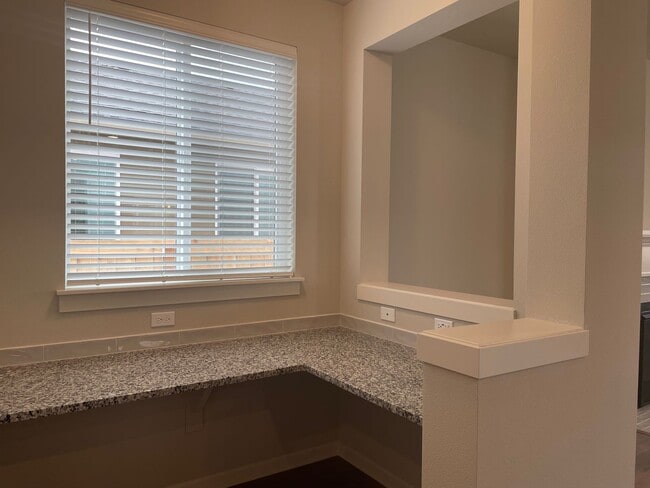 Building Photo - 4 Bed 2.5 Bath Home! Located near the Ridgefield Outdoor Recreation Center, equestrian facilities...