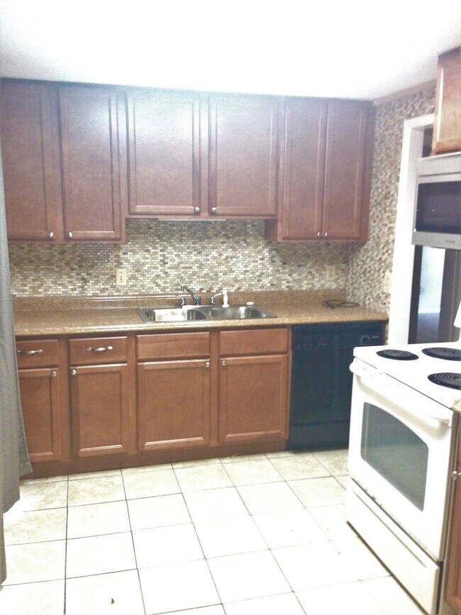 Building Photo - 217 Acorn Dr