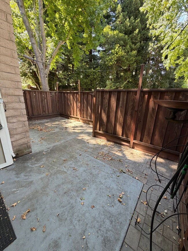 Building Photo - 1141 San Ramon Valley Blvd