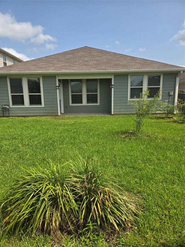 Building Photo - 40204 S Hill Pass