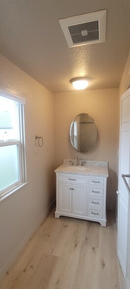 Bsthroom - 1801 Oakes Ave