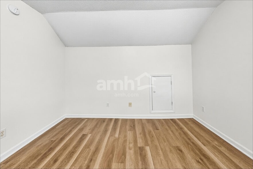 Building Photo - 5320 Sahalee Way