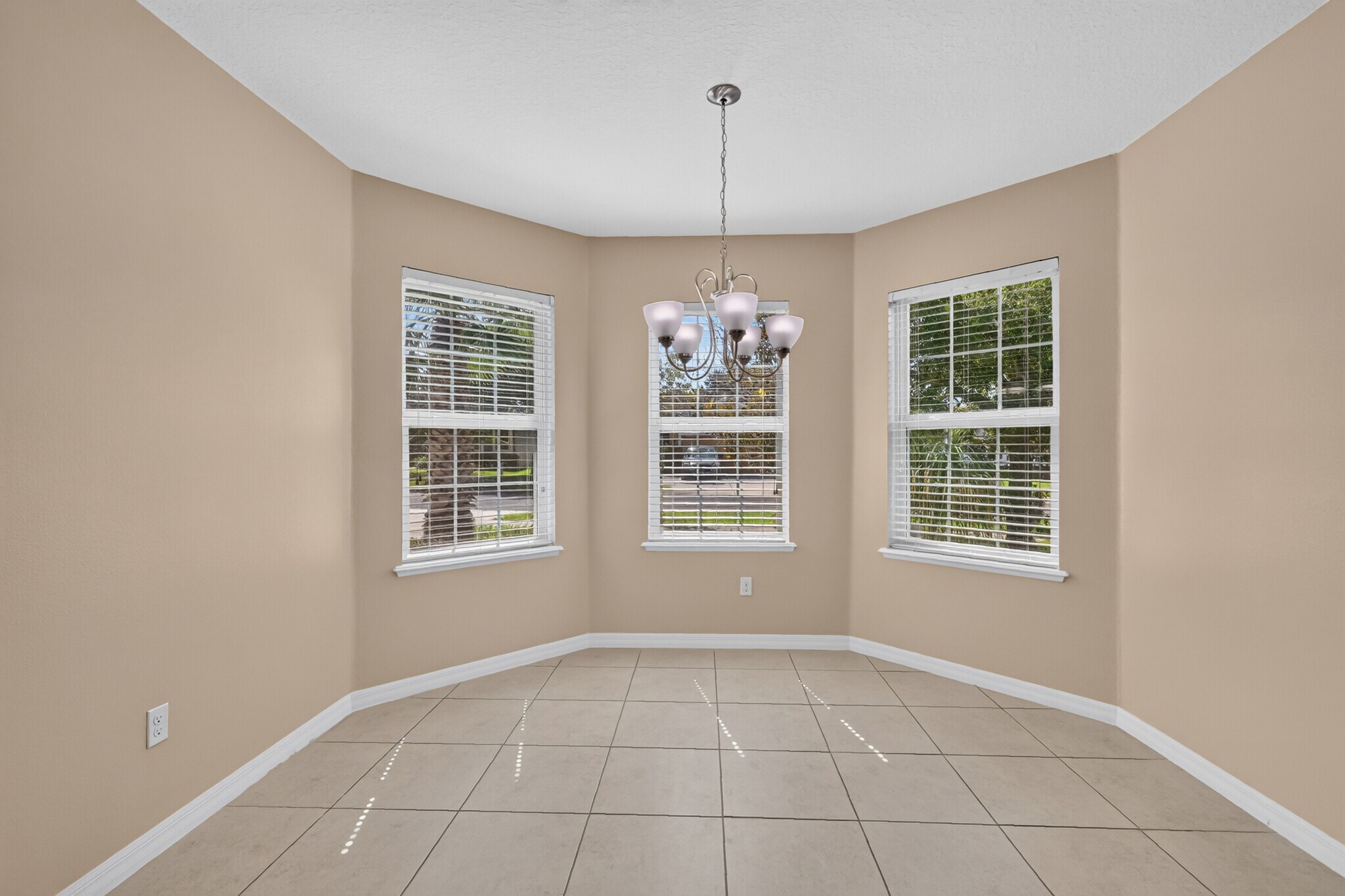 Building Photo - 345 Red Kite Dr