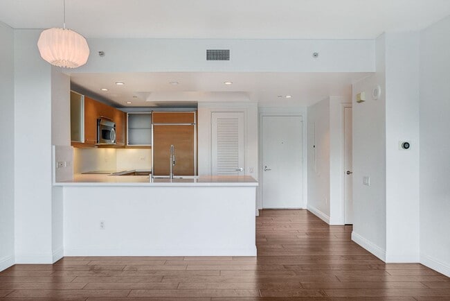 Building Photo - Turnberry Towers 2705W-City/Golf Course Views from this Stunning 1Bd/1.5Ba Residence