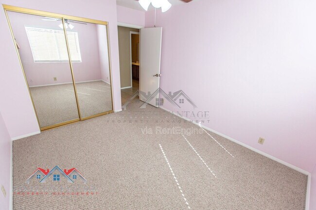 Building Photo - 3950 W Saragosa St