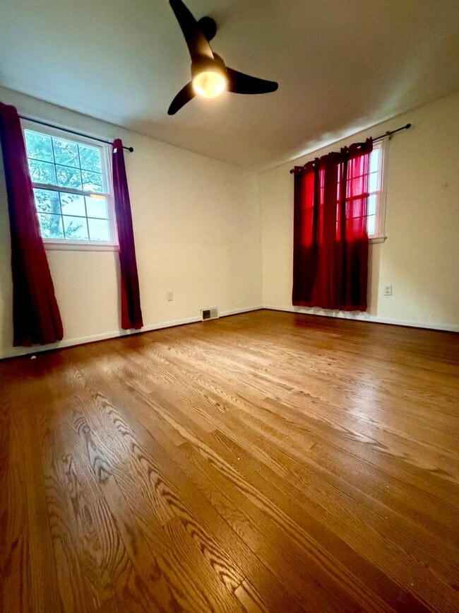 Building Photo - 300 Winding Way