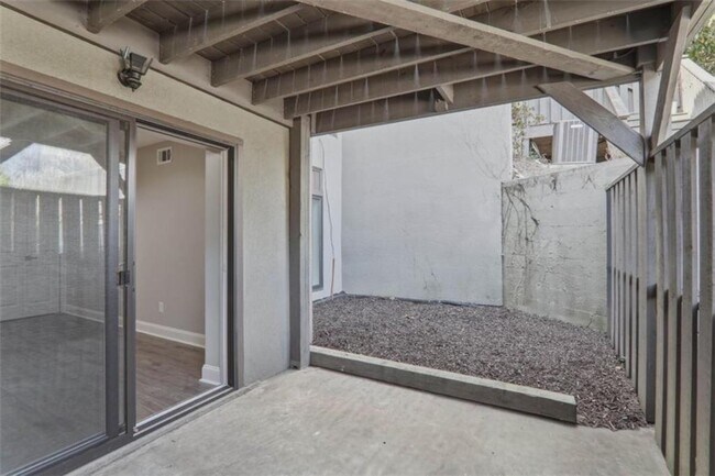 Building Photo - 49 Ivy Gates NE