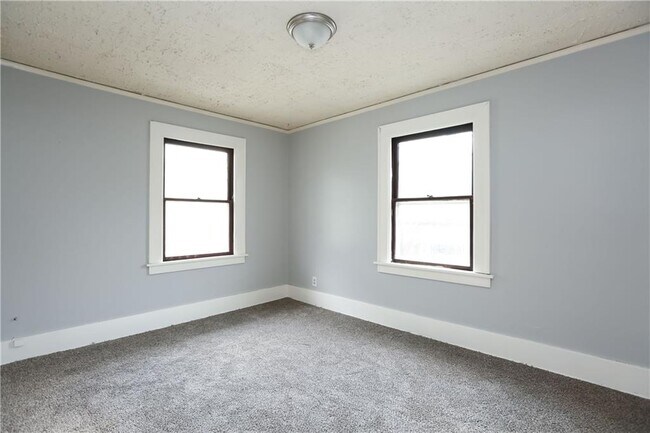 Building Photo - 506-508-508 Melville St