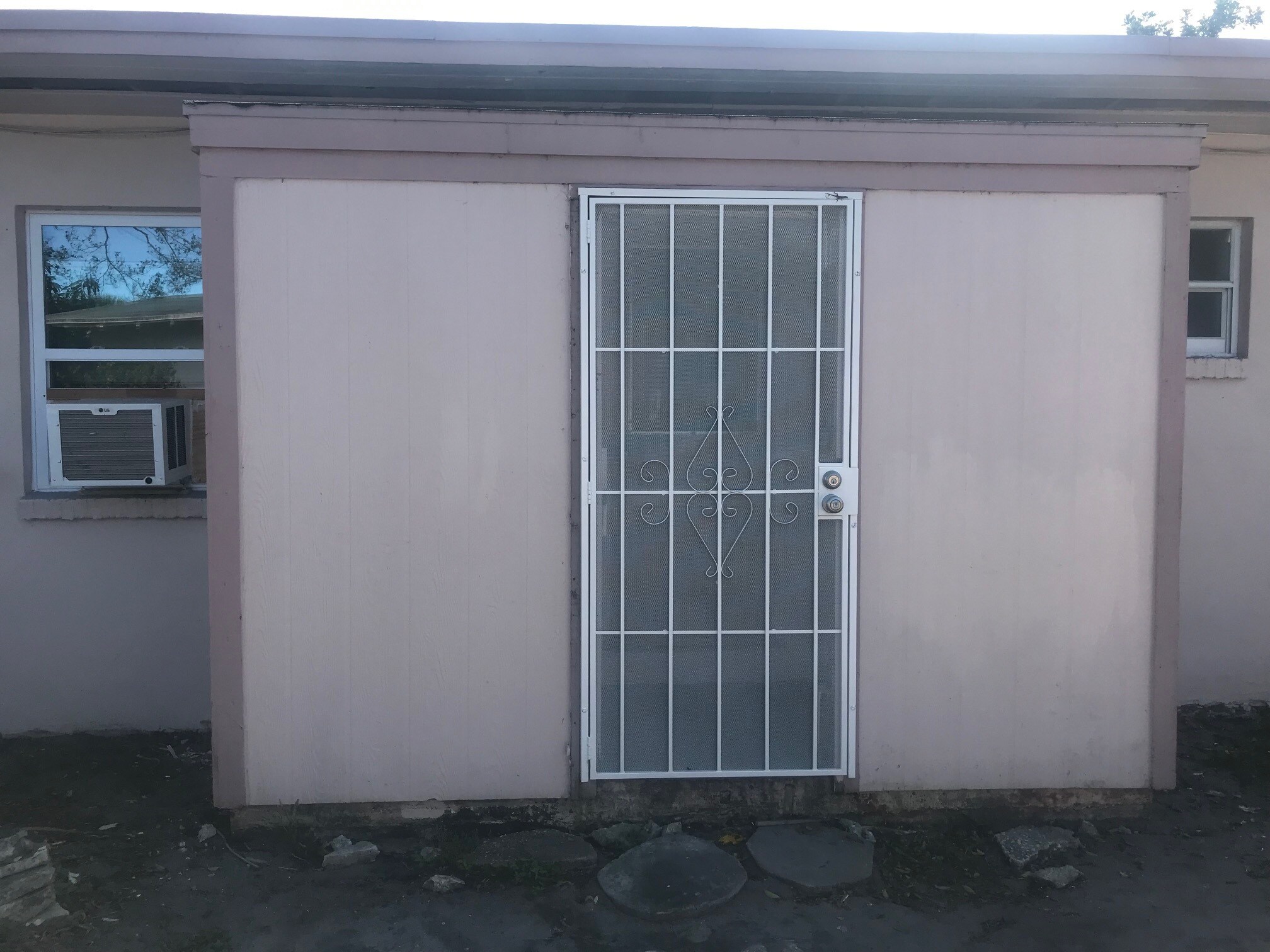 Storage Unit - 605 S 6th St