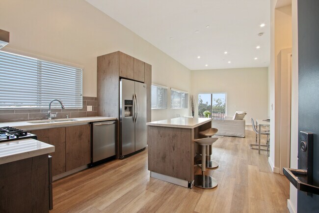 Building Photo - 8532 Cashio St