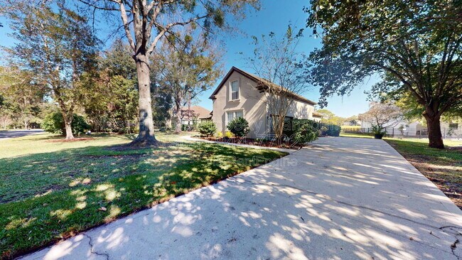 Building Photo - 10061 Vineyard Lake Rd E