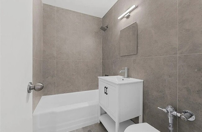 Building Photo - 5425 Valles Ave